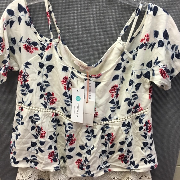 Langlock Cold Shoulder top - Picture 6 of 7